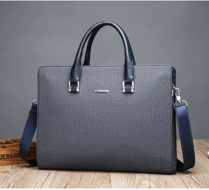 高級感漂う都会派ビジネスバッグ