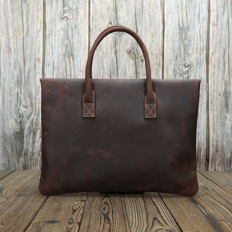 至高の職人技が息づく本革ブリーフケース