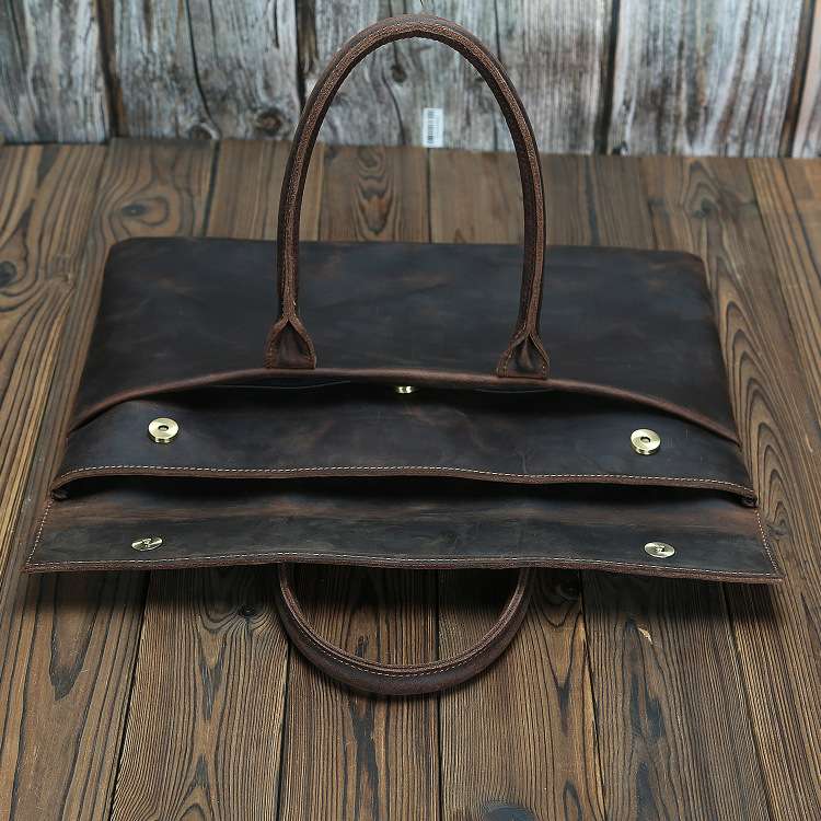 至高の職人技が息づく本革ブリーフケース