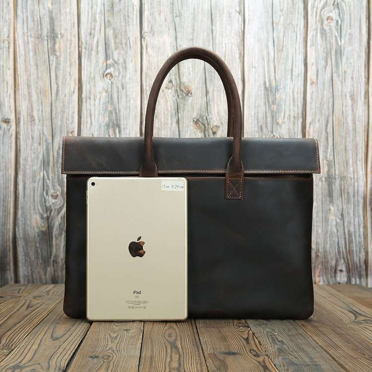 至高の職人技が息づく本革ブリーフケース