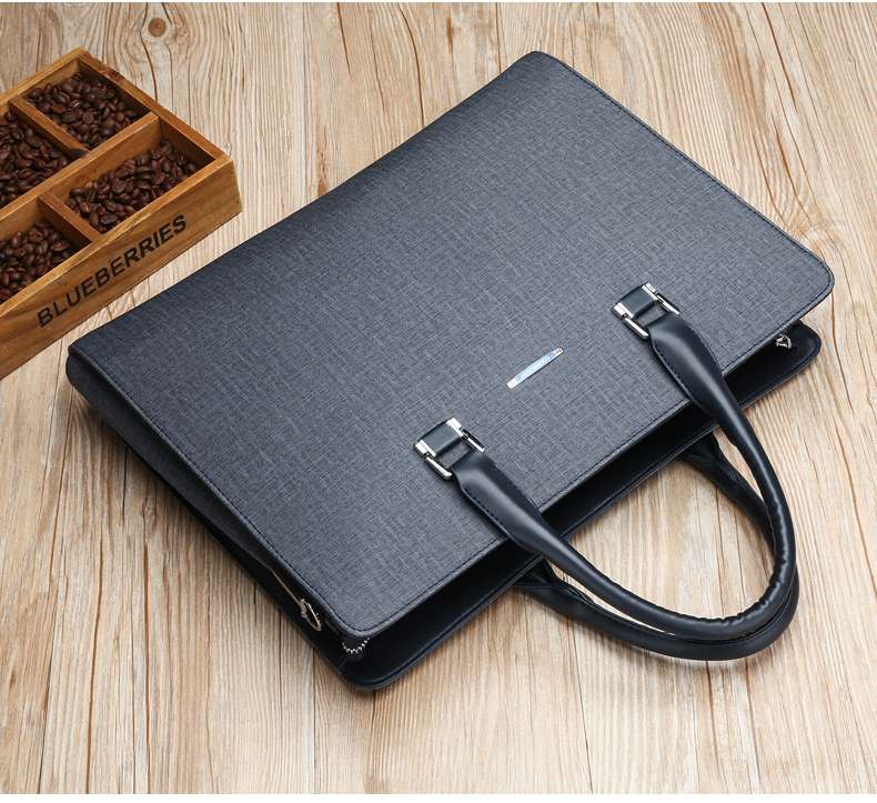 高級感漂う都会派ビジネスバッグ