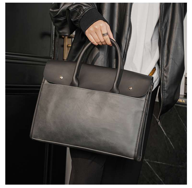 高級感漂う二色使いビジネスバッグ