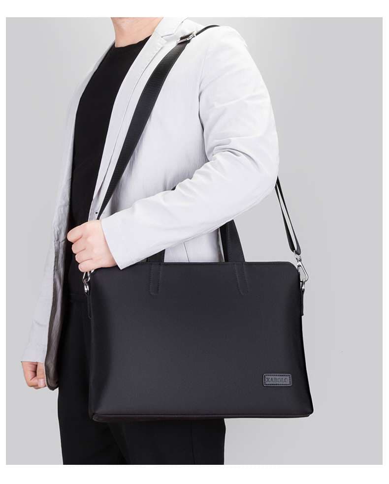 機能性重視のビジネスバッグ