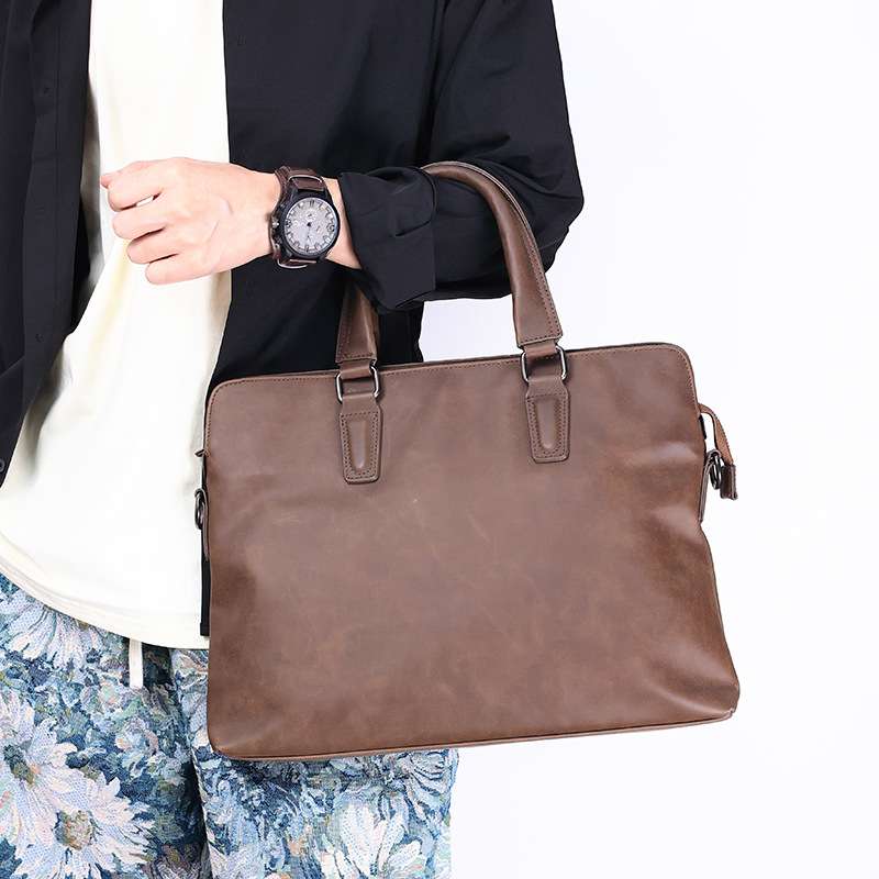 ビジネスシーンを彩る上質レザーブリーフケース
