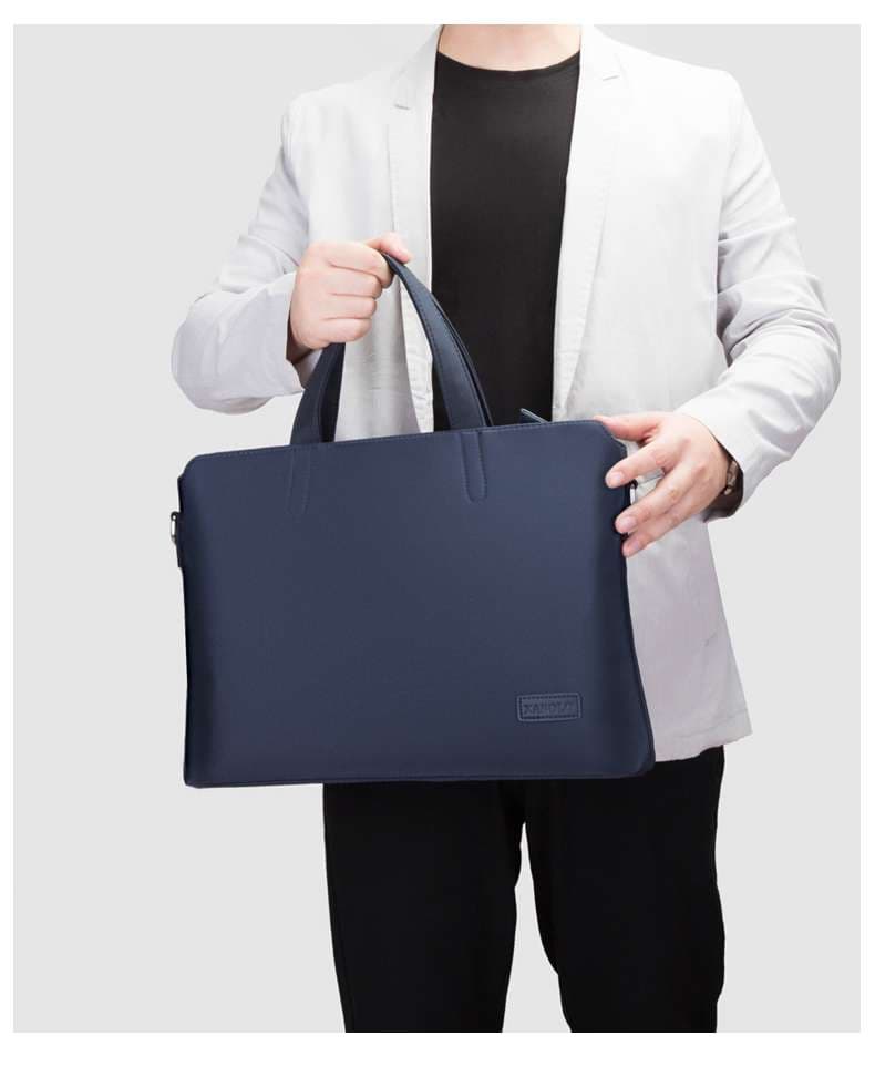 機能性重視のビジネスバッグ