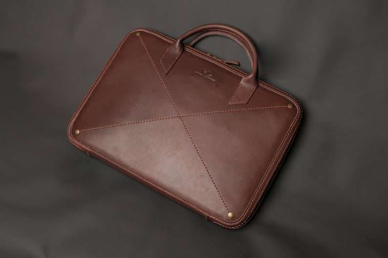 職人技が光る上質ブリーフケース