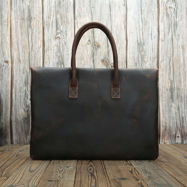 至高の職人技が息づく本革ブリーフケース