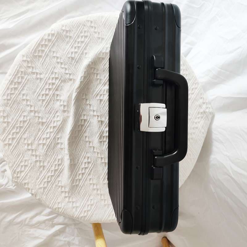 ブリーフケース 頑丈な出張用ビジネスケース