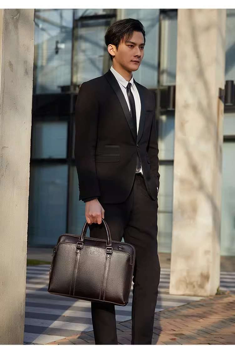 ビジネスバッグ 洗練されたビジネスマンの必需品