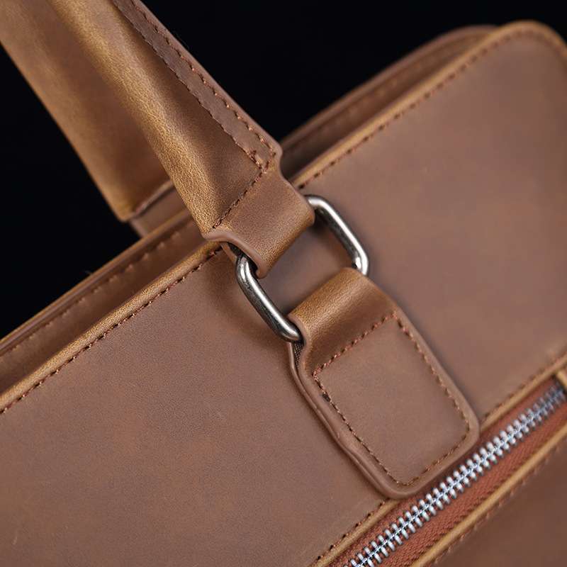 職人技が光る上質レザーブリーフケース