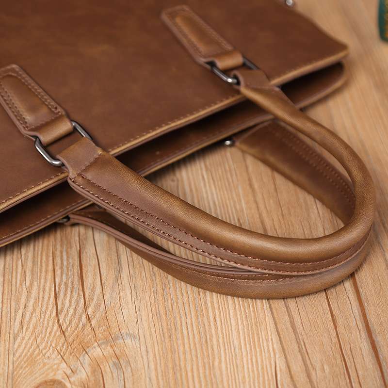 職人技が光る上質レザーブリーフケース