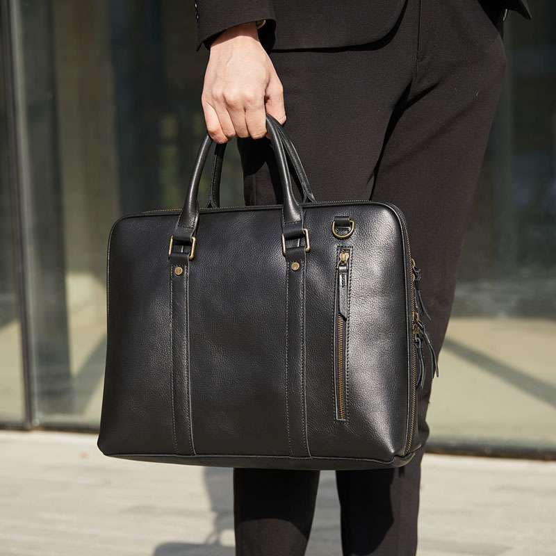 ビジネスバッグ 洗練されたビジネスマンの必需品