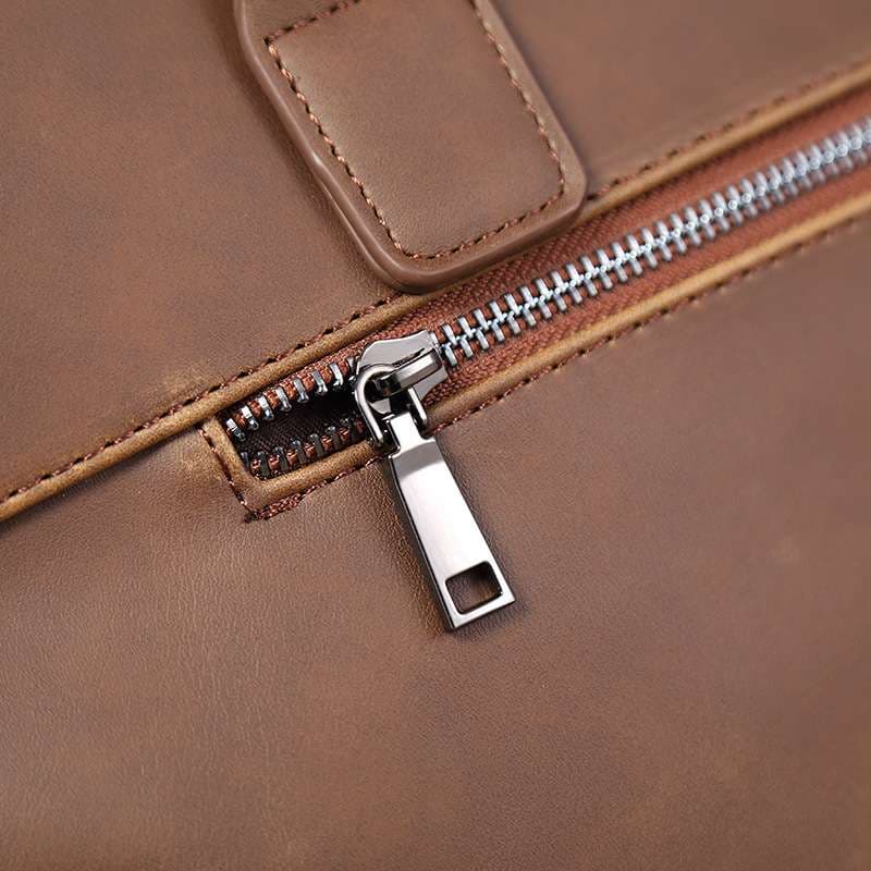 職人技が光る上質レザーブリーフケース