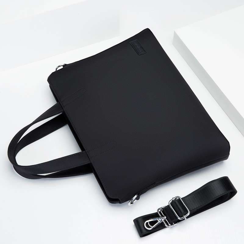 機能性重視のビジネスバッグ