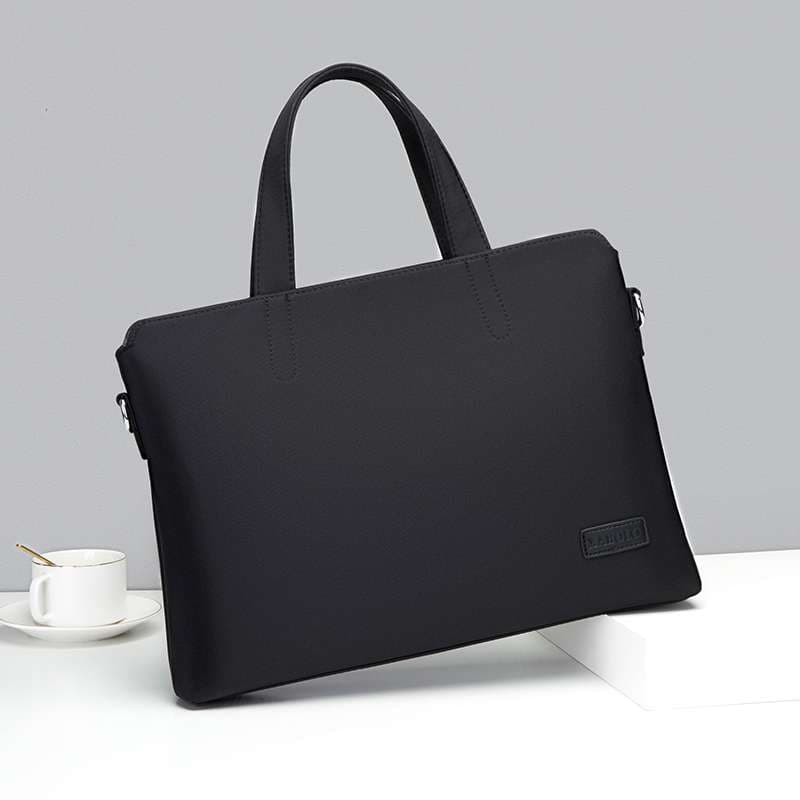 機能性重視のビジネスバッグ