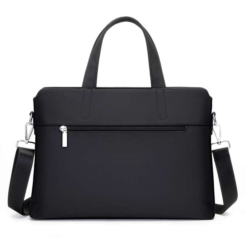機能性重視のビジネスバッグ