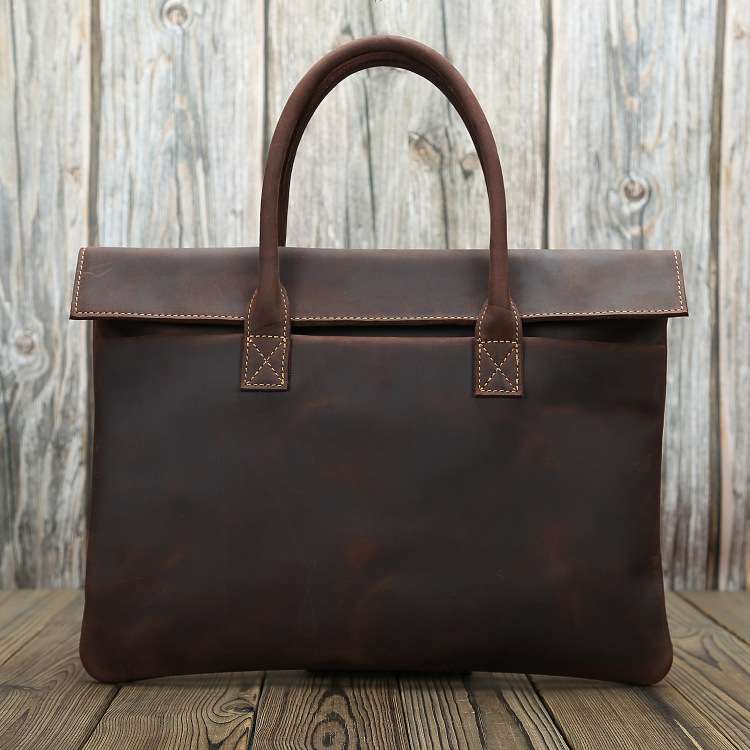 至高の職人技が息づく本革ブリーフケース