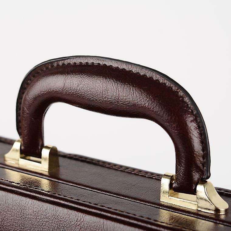 職人技が光る本革クラシカルブリーフケース