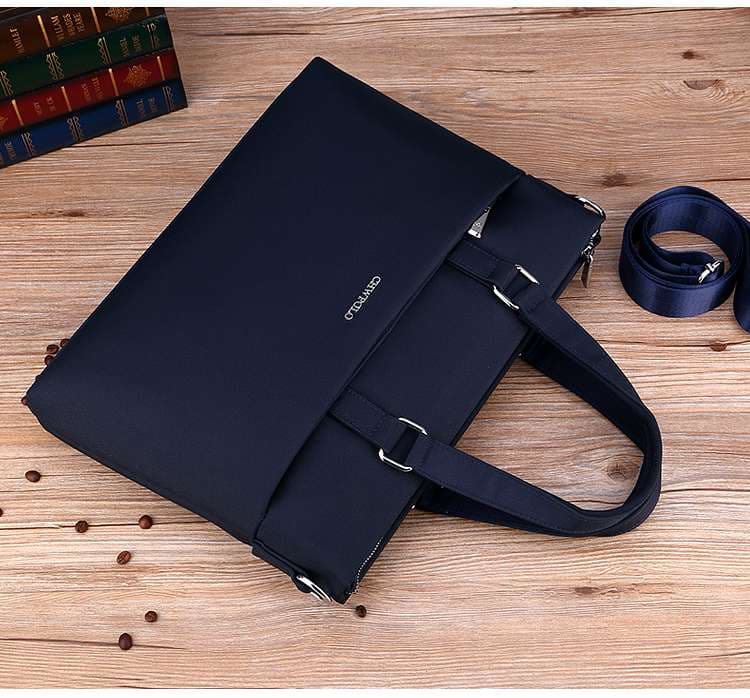 ビジネスバッグ スタイリッシュ機能性ブリーフケース