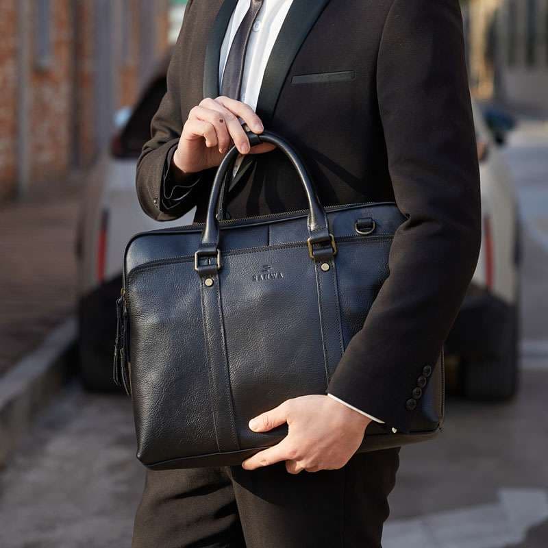 ビジネスバッグ 洗練されたビジネスマンの必需品