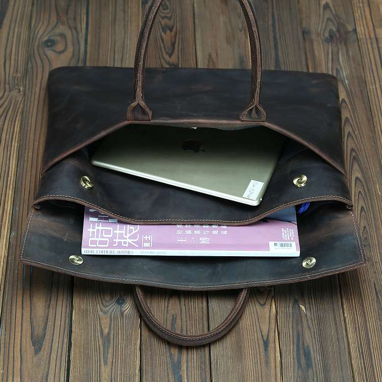 至高の職人技が息づく本革ブリーフケース