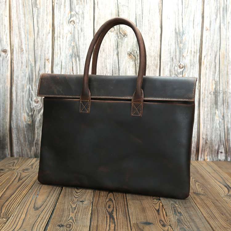 至高の職人技が息づく本革ブリーフケース