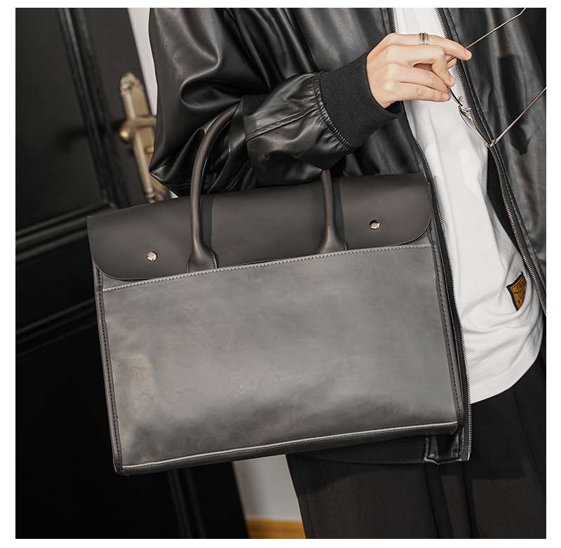 高級感漂う二色使いビジネスバッグ