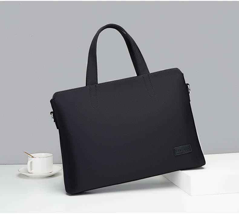 機能性重視のビジネスバッグ