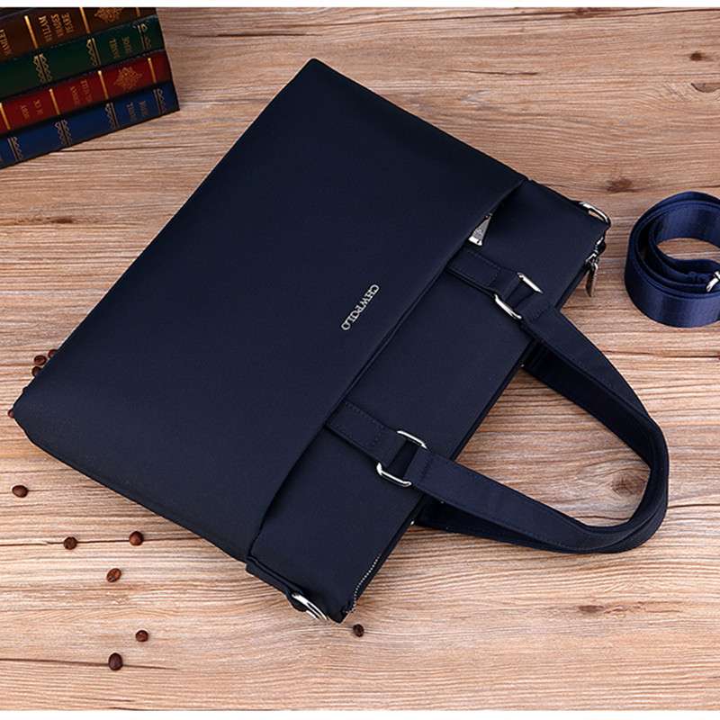 ビジネスバッグ スタイリッシュ機能性ブリーフケース