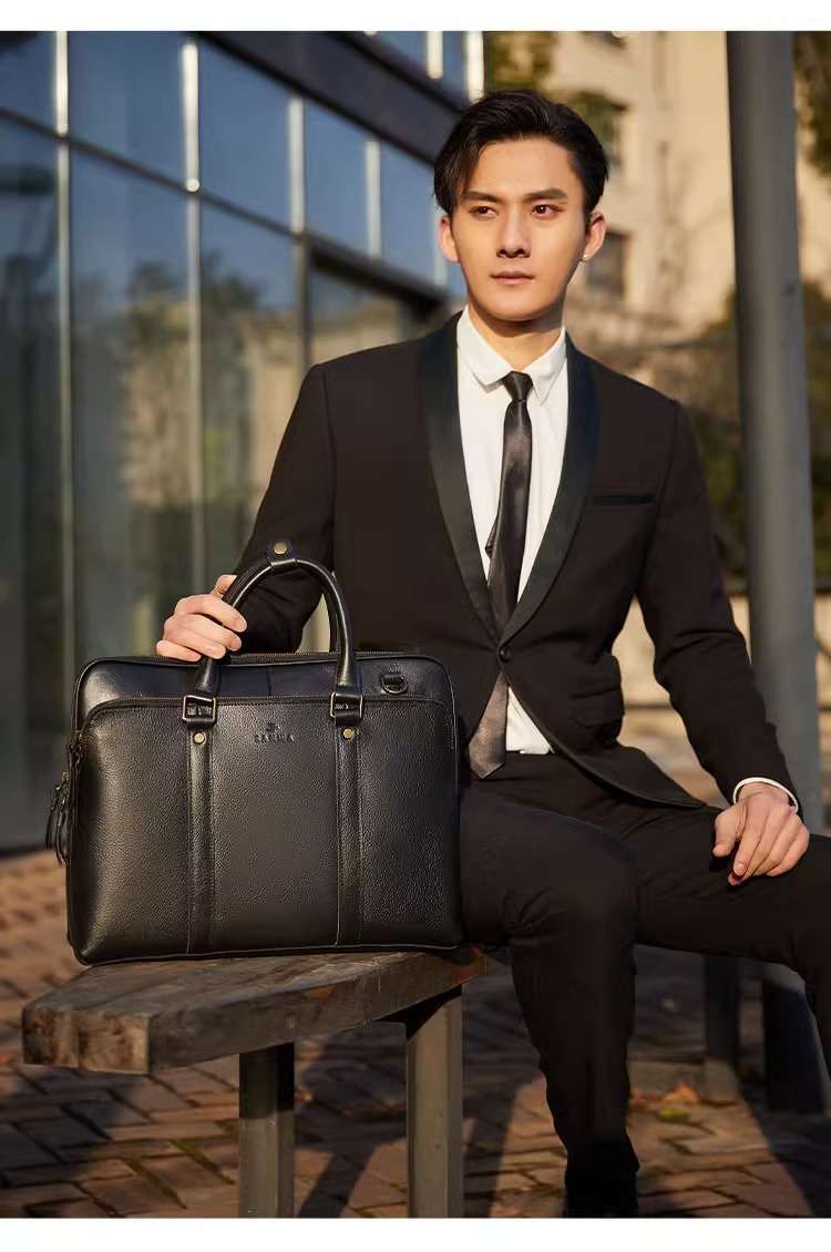 ビジネスバッグ 洗練されたビジネスマンの必需品